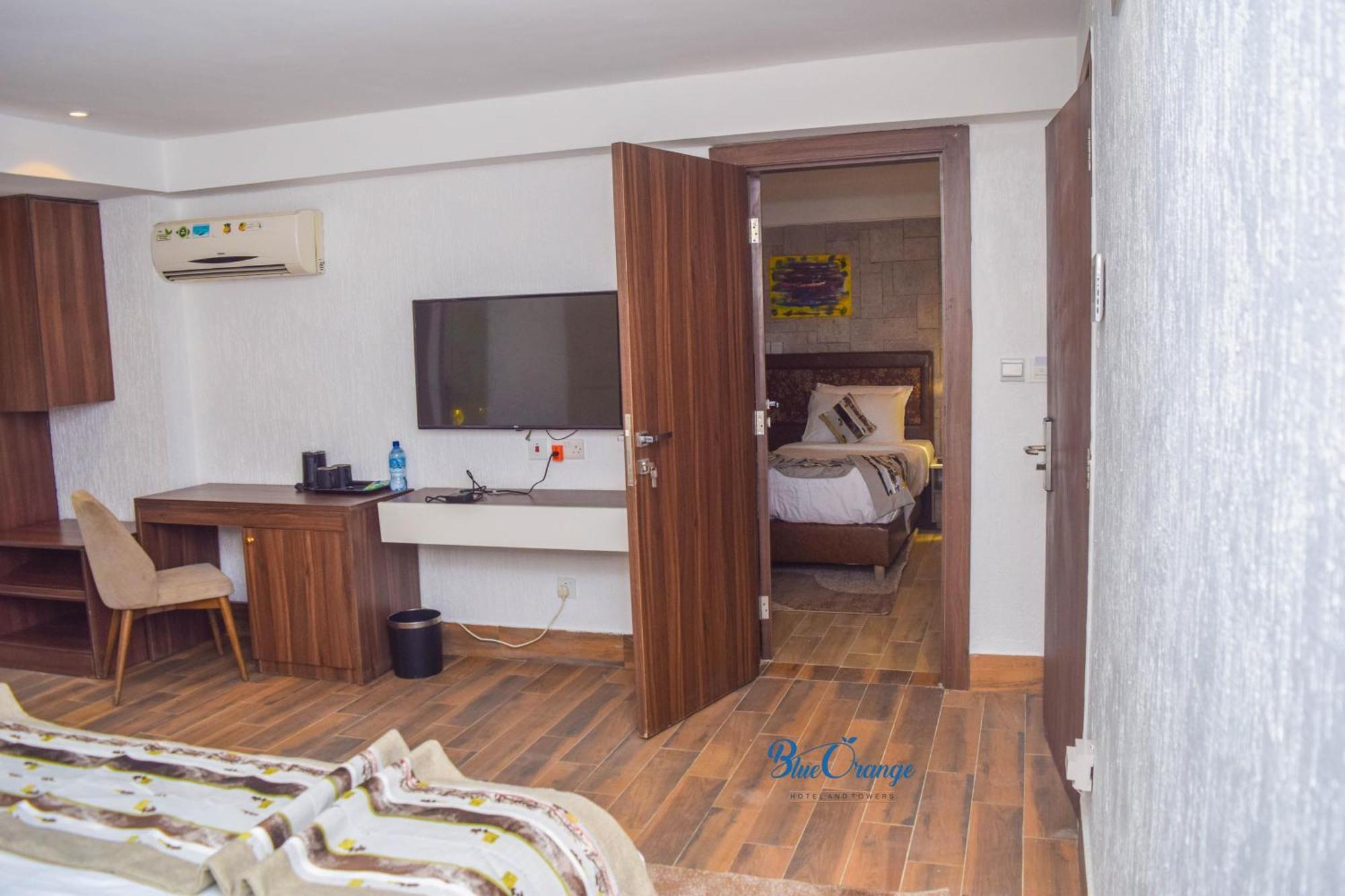 Blue Orange Hotel And Towers Shomolu Exterior foto